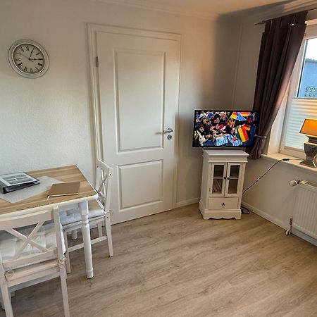 Ferienwohnung „Ole Karkenwech“ Husum-Roedemis Husum  Dış mekan fotoğraf